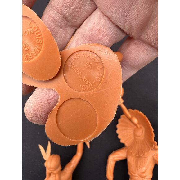 4 VINTAGE 1964 LOUIS MARX Large 6” Cowboys & INDIAN PLASTIC FIGURES - Picture 9 of 11